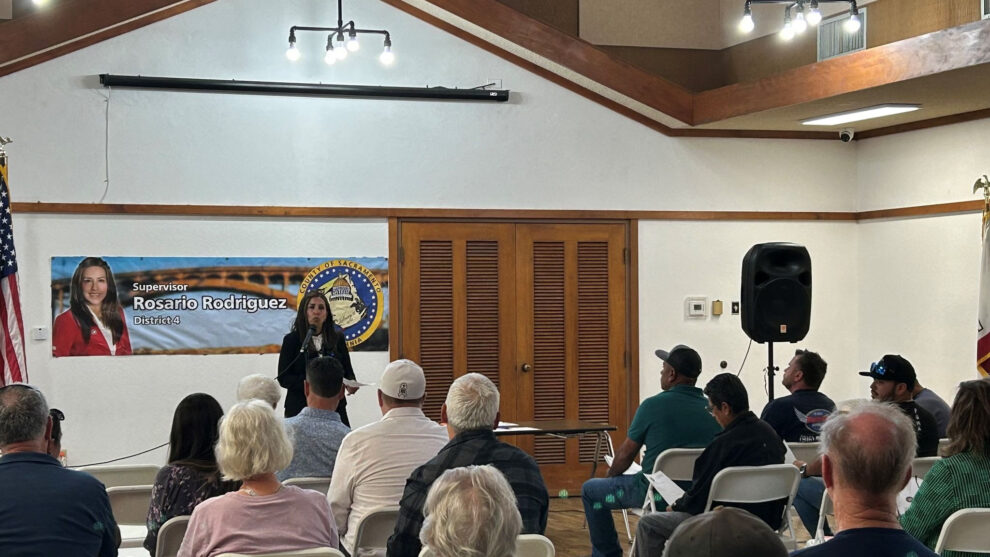 Supervisor Rodriguez Visits Rio Linda Businesses